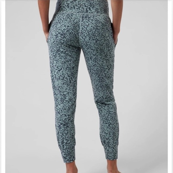 Athleta Salutation Ocelot Spot Joggers SZ L Lounge High Rise Yoga Support - Picture 3 of 10
